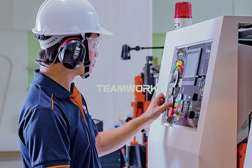 Zespół Cosen jest pełen energii, wspiera się nawzajem, koncentruje się na realizacji i zapewnia klientom najlepsze wsparcie.
