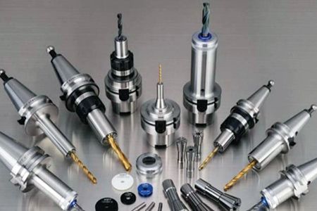Linea di perforazione a travi - Accessori opzionali - Portautensili e utensili necessari per la foratura, fresatura, filettatura e tracciatura su una linea di perforazione a travi.