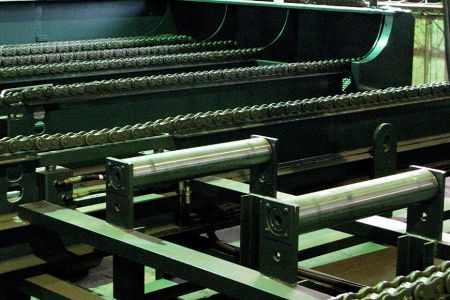 Banda fűrész automatikus magazin rendszer - Automatikusan betölti az anyagot, és a vágások után visszaadja az anyagot a tárolónak.