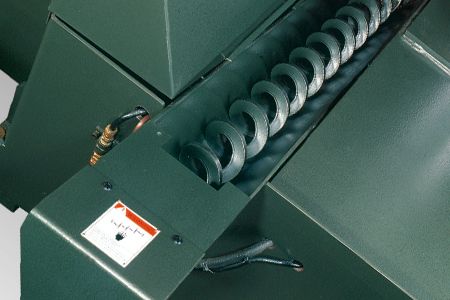 Banda fűrészgép hidraulikus forgácsszállító - A hidraulikus forgácsszállító automatikusan eltávolítja a forgácsot vágás közben.